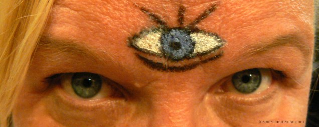 Another clever costume: Third eye