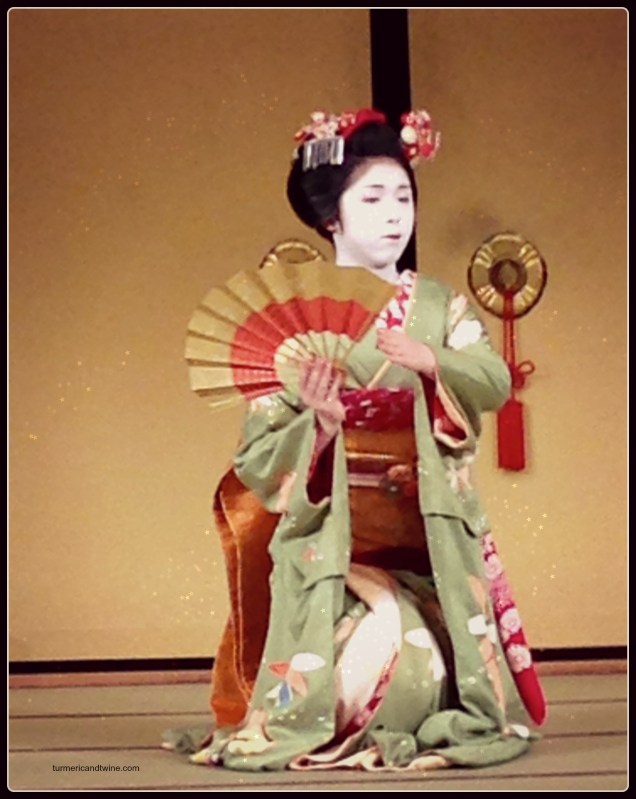 kneeling geisha.jpg